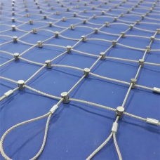 Сетка нержавеющая тросовая со скобочным креплением и квадратной ячейкой Н3 7х7 AISI 304 20х20х1 мм